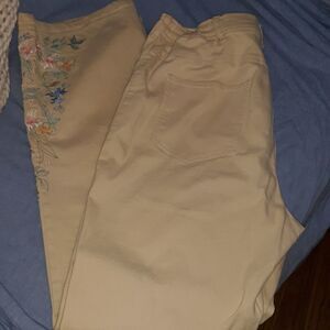 Denim and Company size small embroidery pants